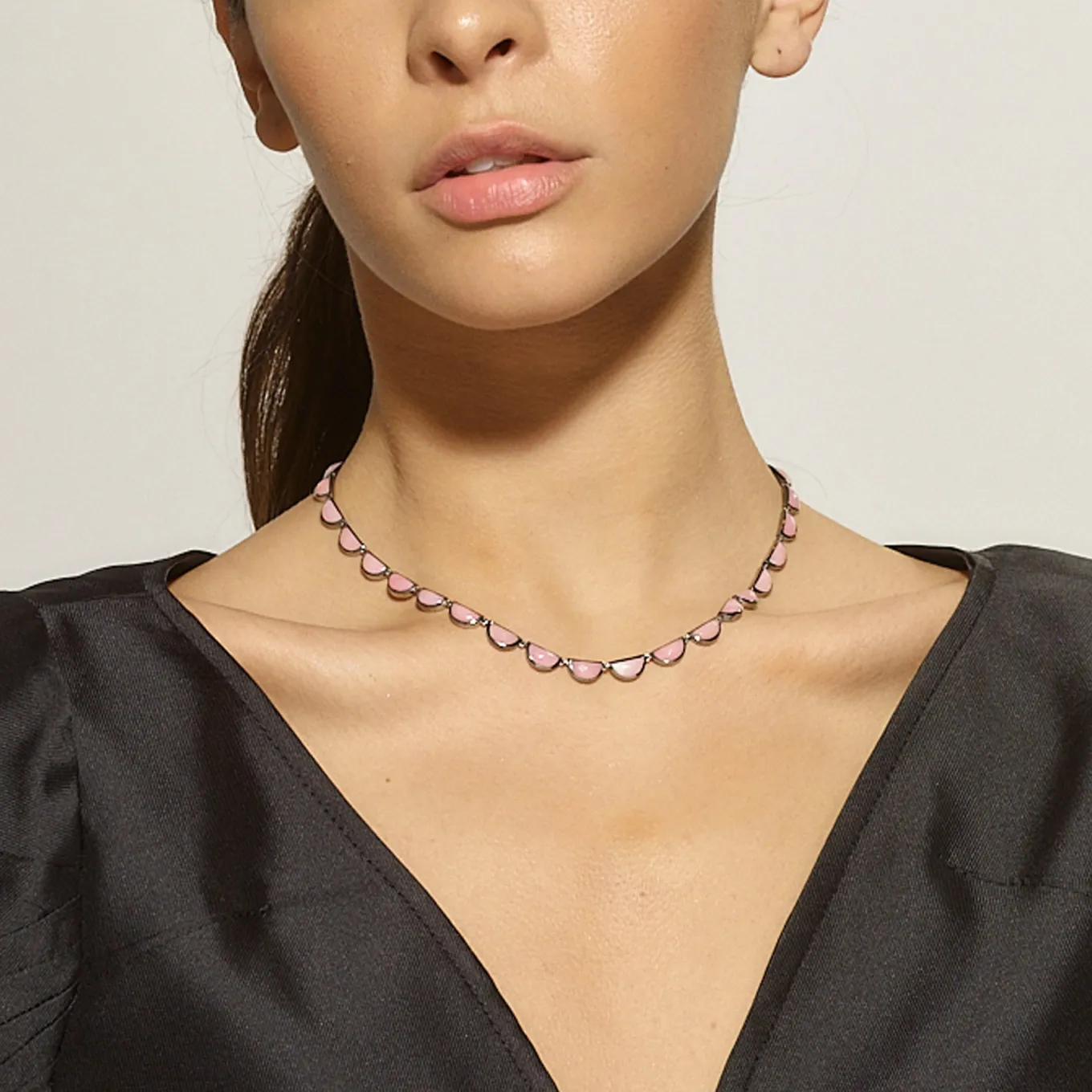 large_scallop_rivire_neck_1-1.webp Large Scallop Rivière Necklace - Pink Opal