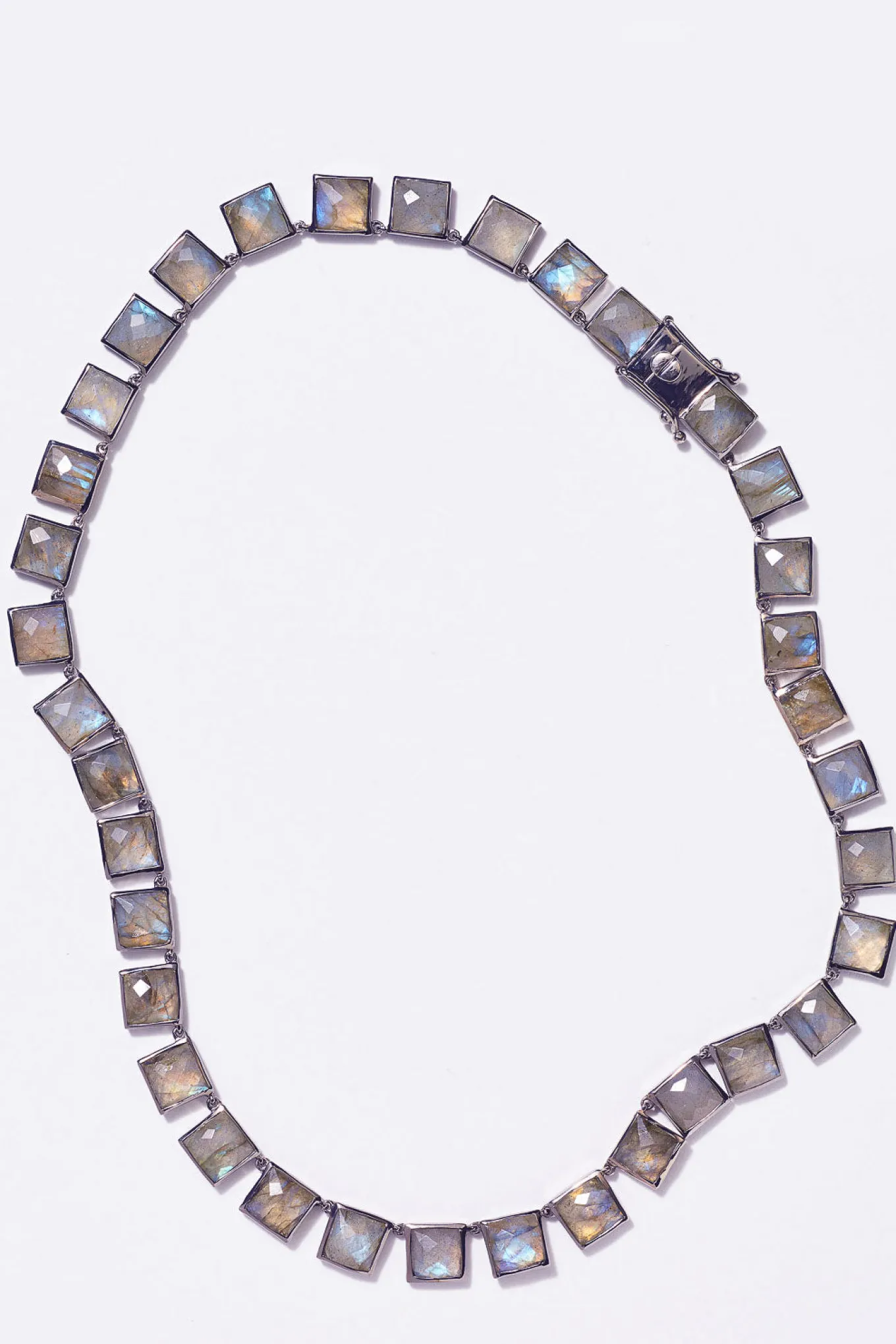 large_tile_rivire_necklac_0-2.webp Large Tile Rivière Necklace - Faceted Labradorites