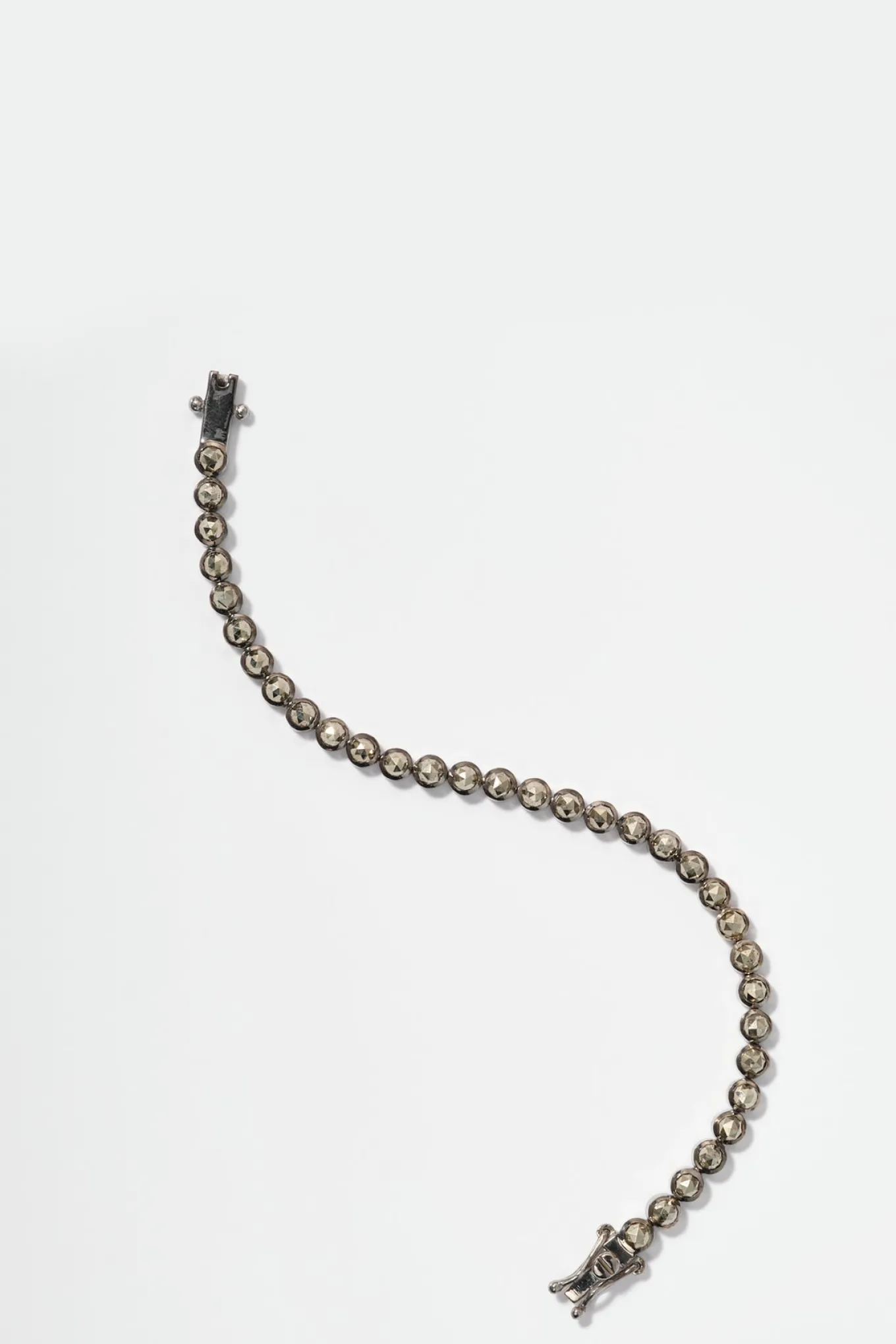 petite_dot_tennis_bracele_0-3.webp Petite Dot Tennis Bracelet - Pyrite