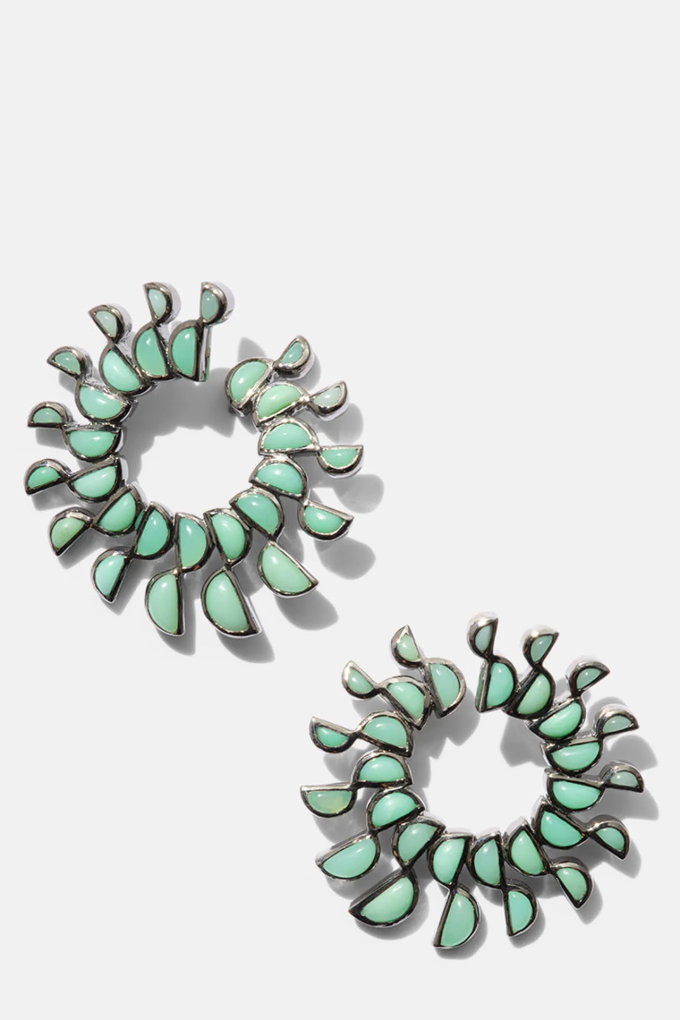 pinwheel_earrings__chryso_0.webp Pinwheel Earrings - Chrysoprase