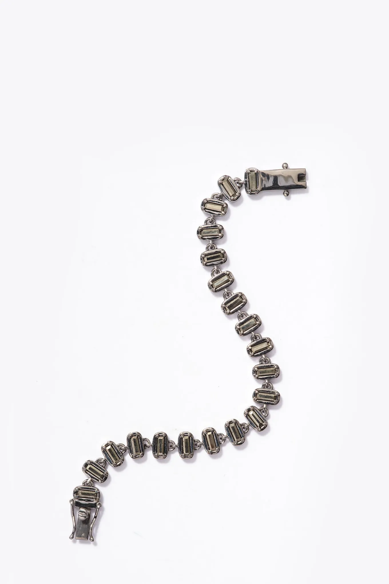small_d_baguette_tile_cha_0.webp Small 3D Baguette Tile Chain Bracelet - Pyrite