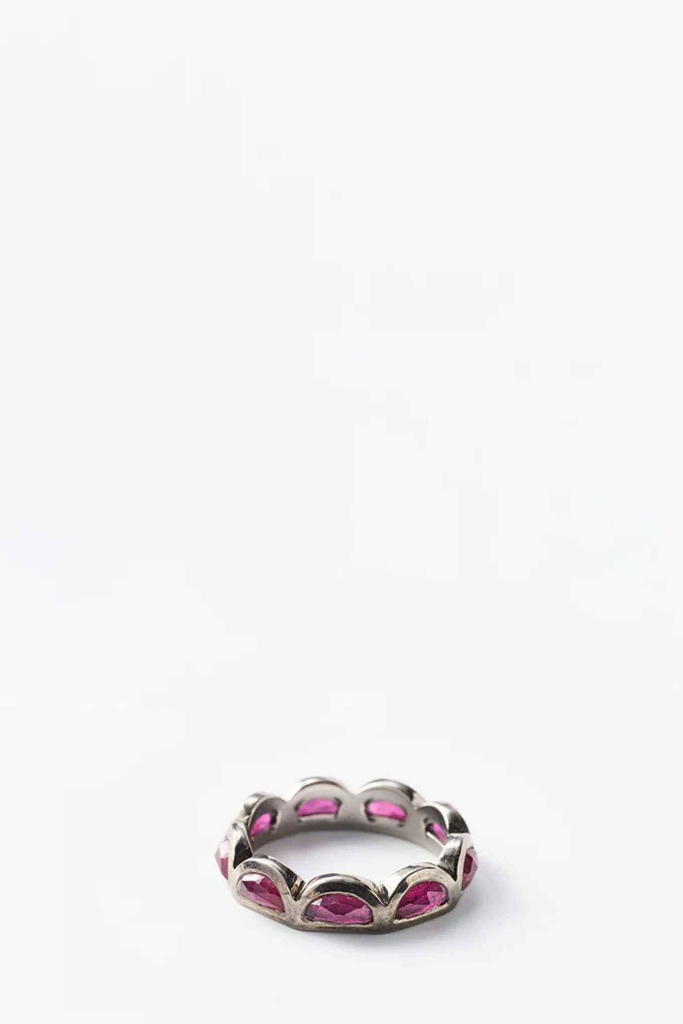 small_scallop_band_ring___0-4.webp Small Scallop Band Ring - Ruby