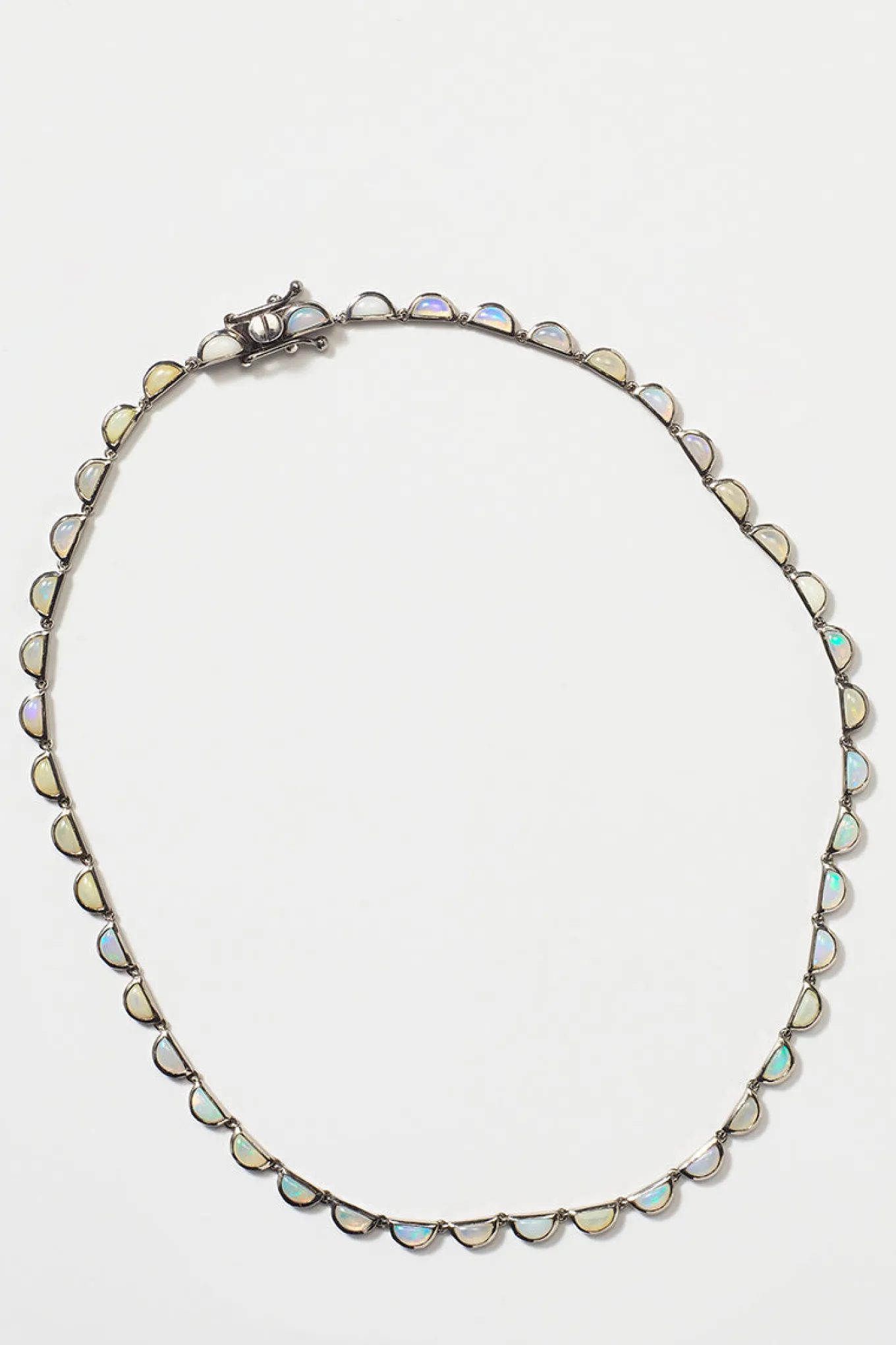small_scallop_rivire_neck_0-2.webp Small Scallop Rivière Necklace - Ethiopian Opal