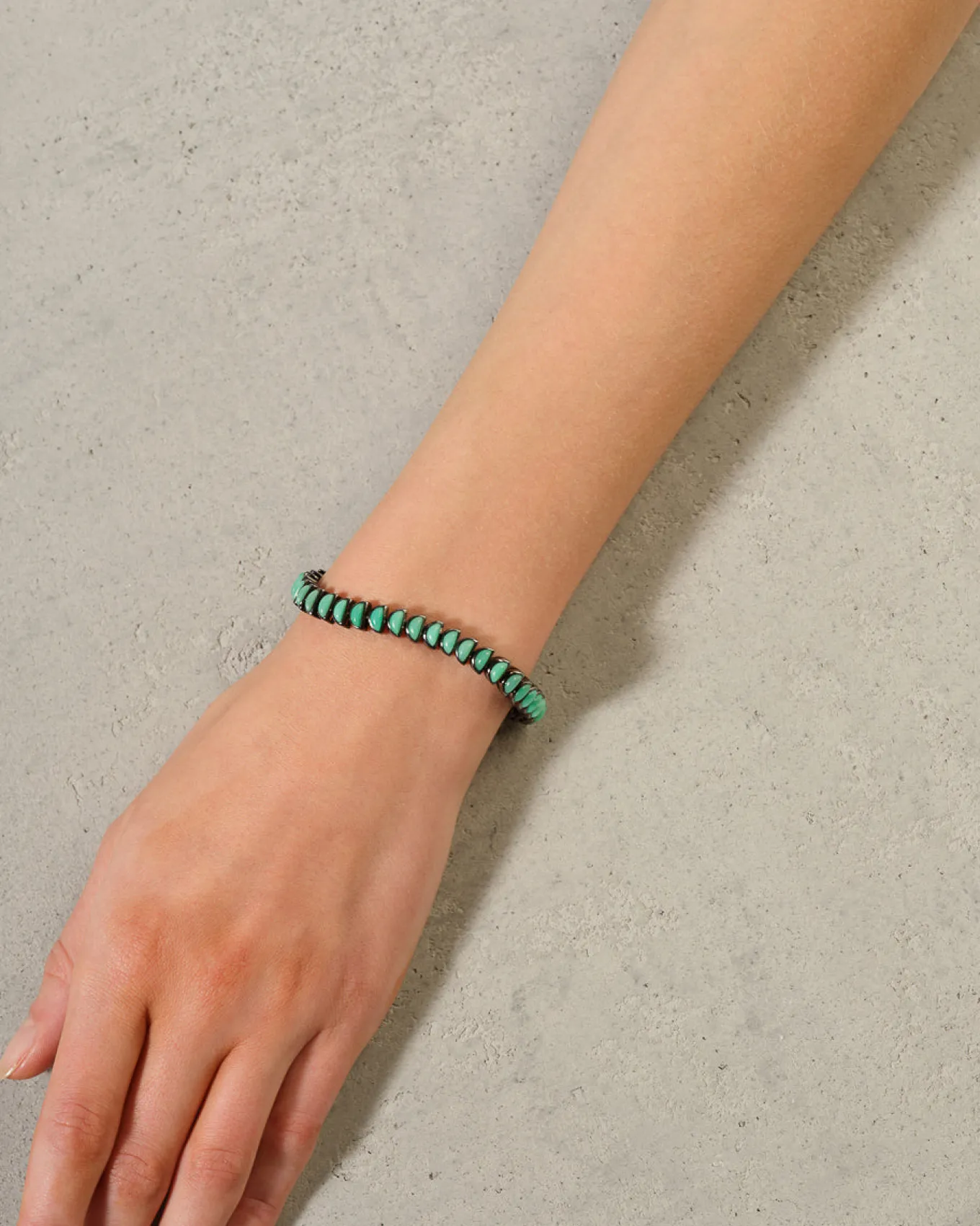 small_worm_tennis_bracele_1.webp Small Worm Tennis Bracelet - Chrysoprase