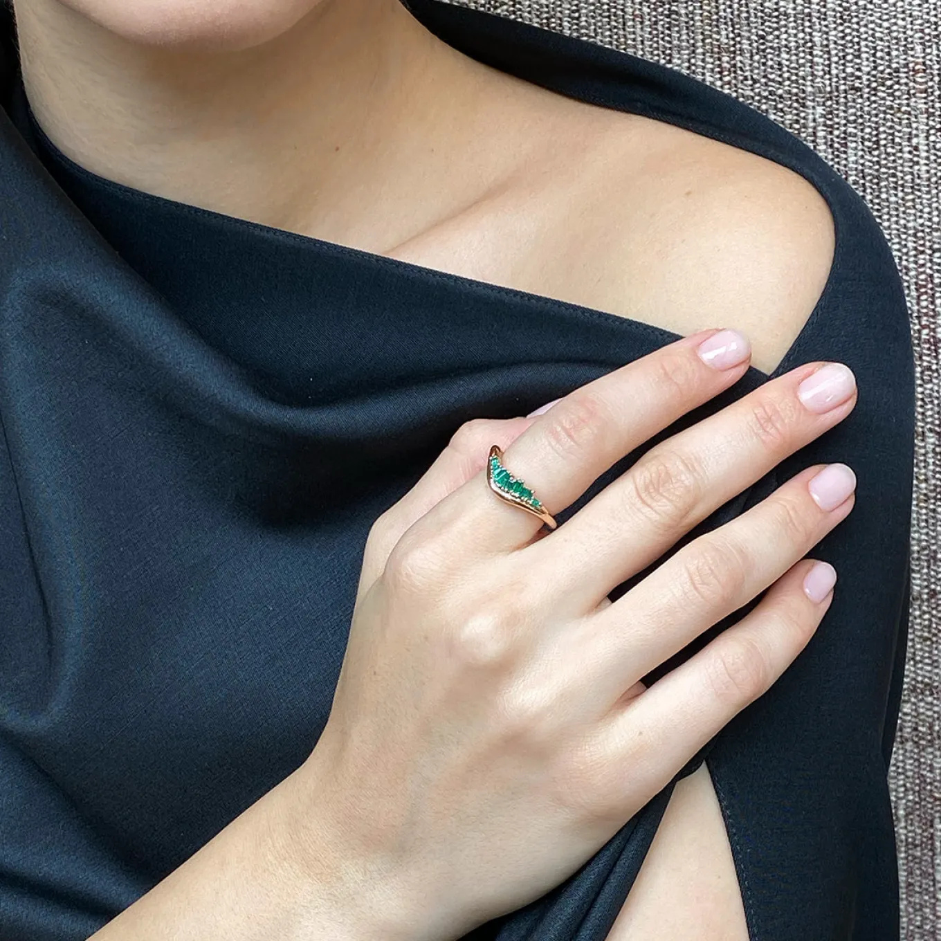 swoop_side_ruched_ring__e_1.webp Swoop Side Ruched Ring - Emerald