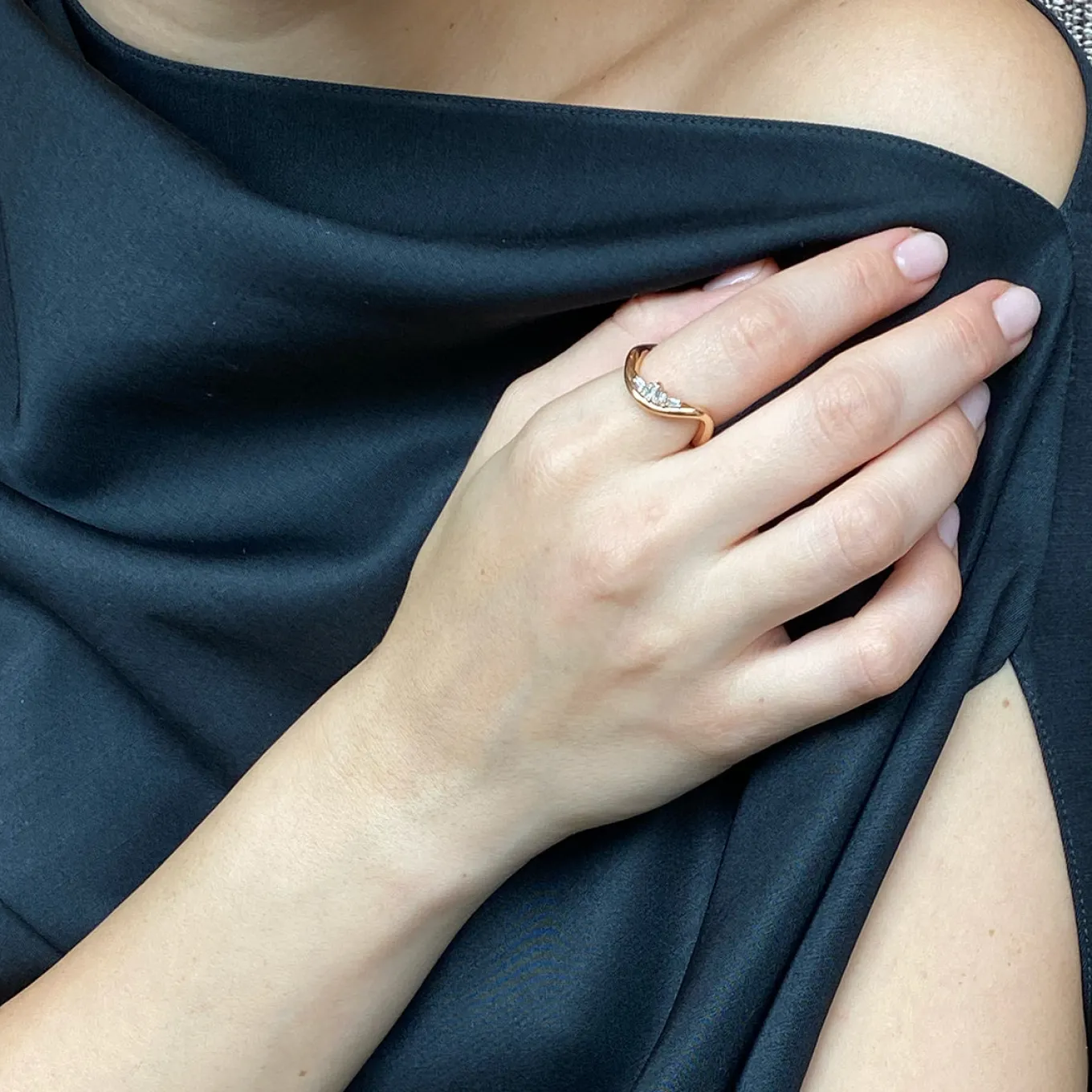 twist_ruched_ring__diamon_1.webp Twist Ruched Ring - Diamond