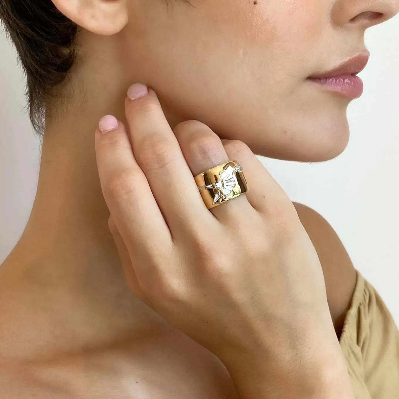 wrapped_crocus_ring__diam_1.webp Wrapped Crocus Ring - Diamond